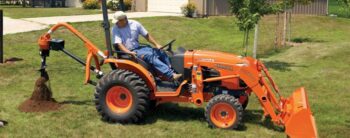 TRACTOR 26 HP W/DIGGER & 6" AU